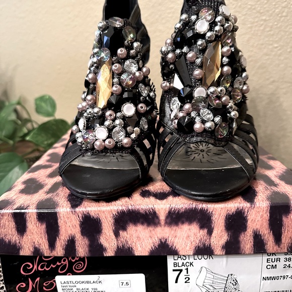 Strappy Heals w/decorative detail - Picture 3 of 8